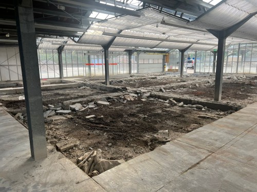 Entkernungsarbeiten in Industriehalle - fachgerechter Rückbau von Gebäudestrukturen