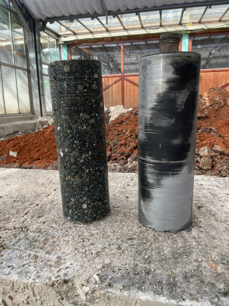 Fertige Betonkerne nach professionellen Kernbohrungen mit Diamantbohrtechnik